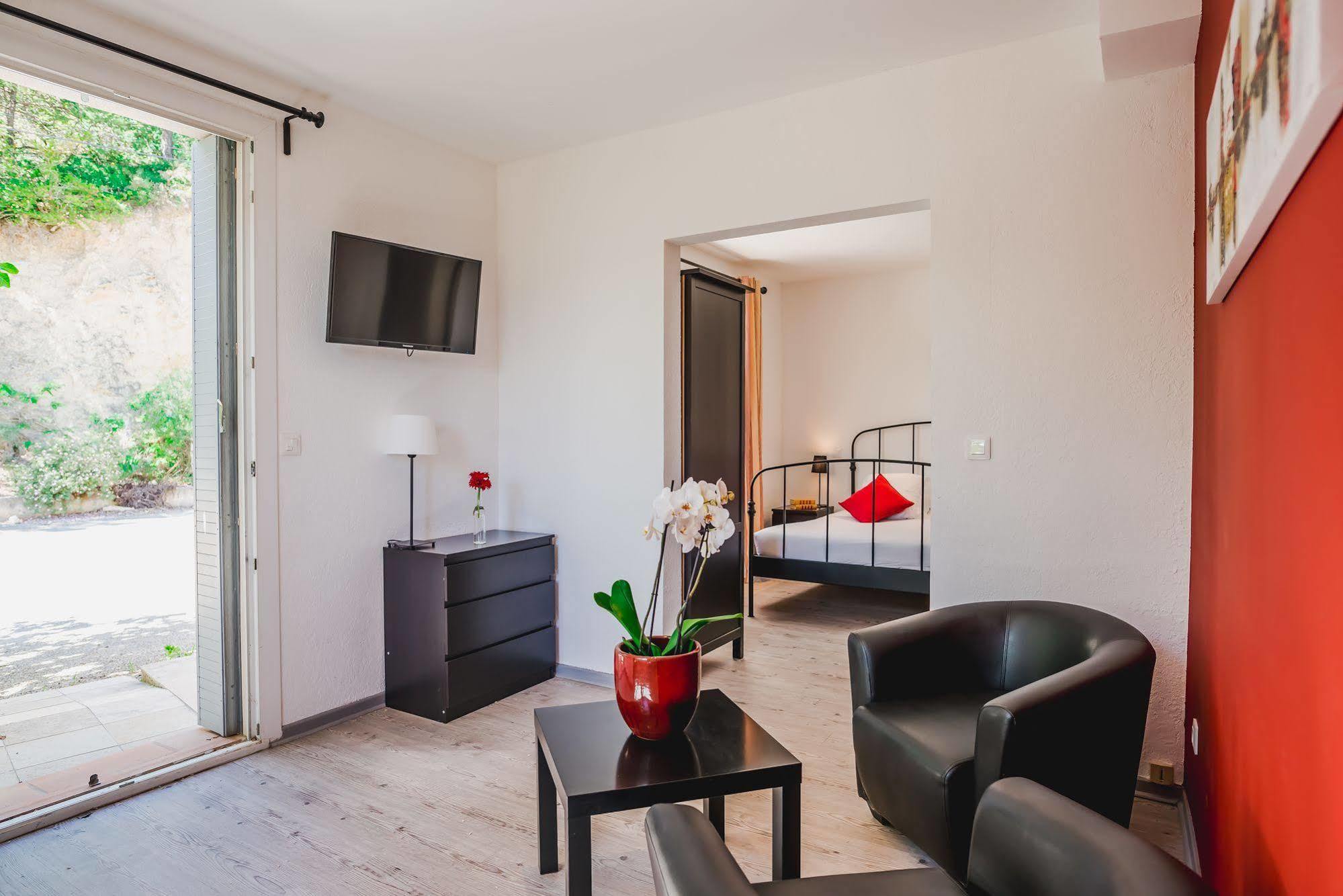 Logis Hotel Restaurant Le Plantevin Propiac المظهر الخارجي الصورة